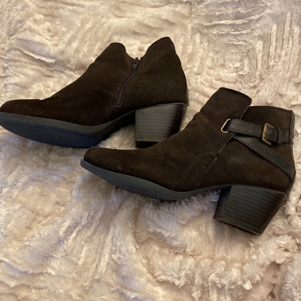 Sonoma faux suede bootie with straps at ankles and inside zipper. Size 8.5 - Picture 3 of 7